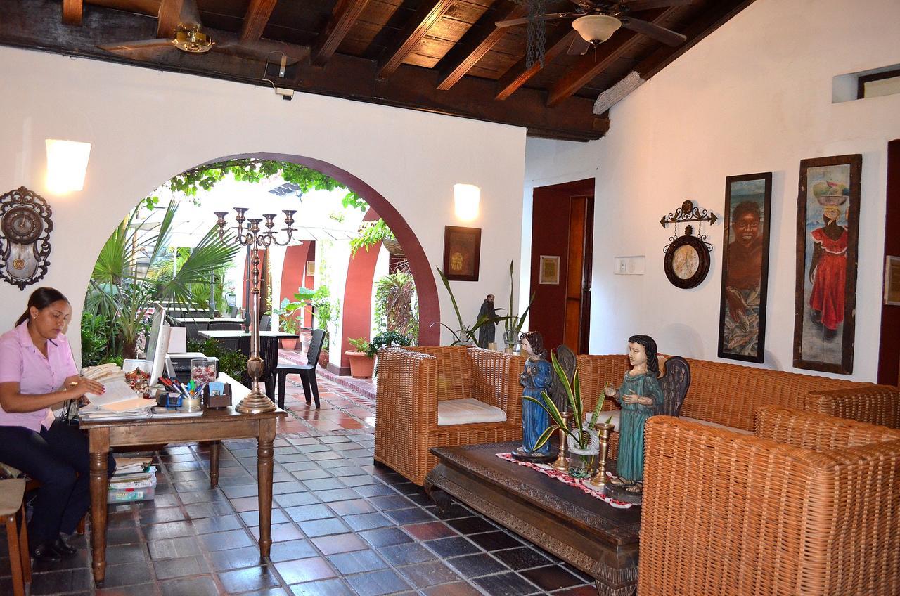 Hotel Puertas De Cartagena Bagian luar foto