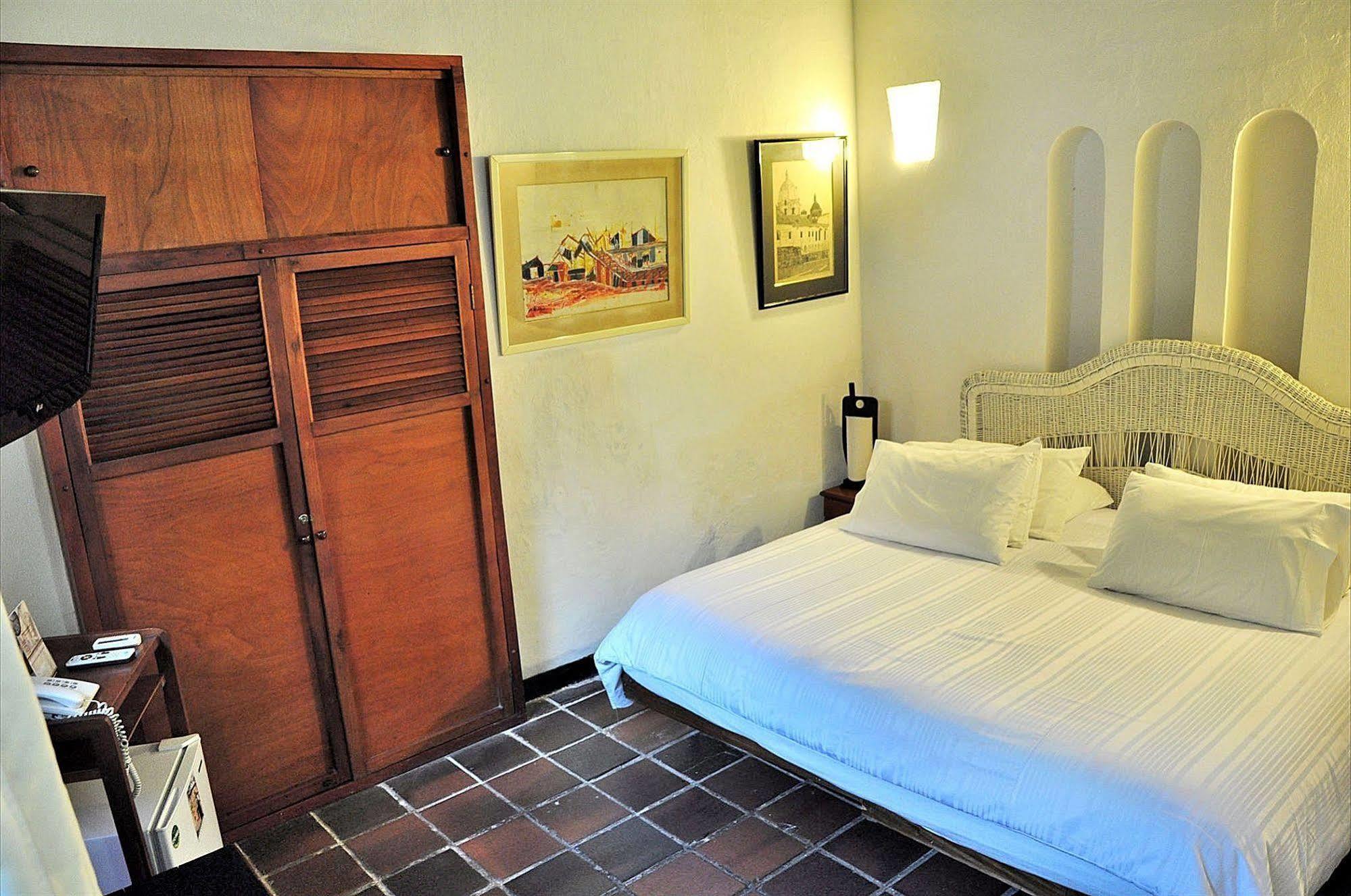 Hotel Puertas De Cartagena Bagian luar foto