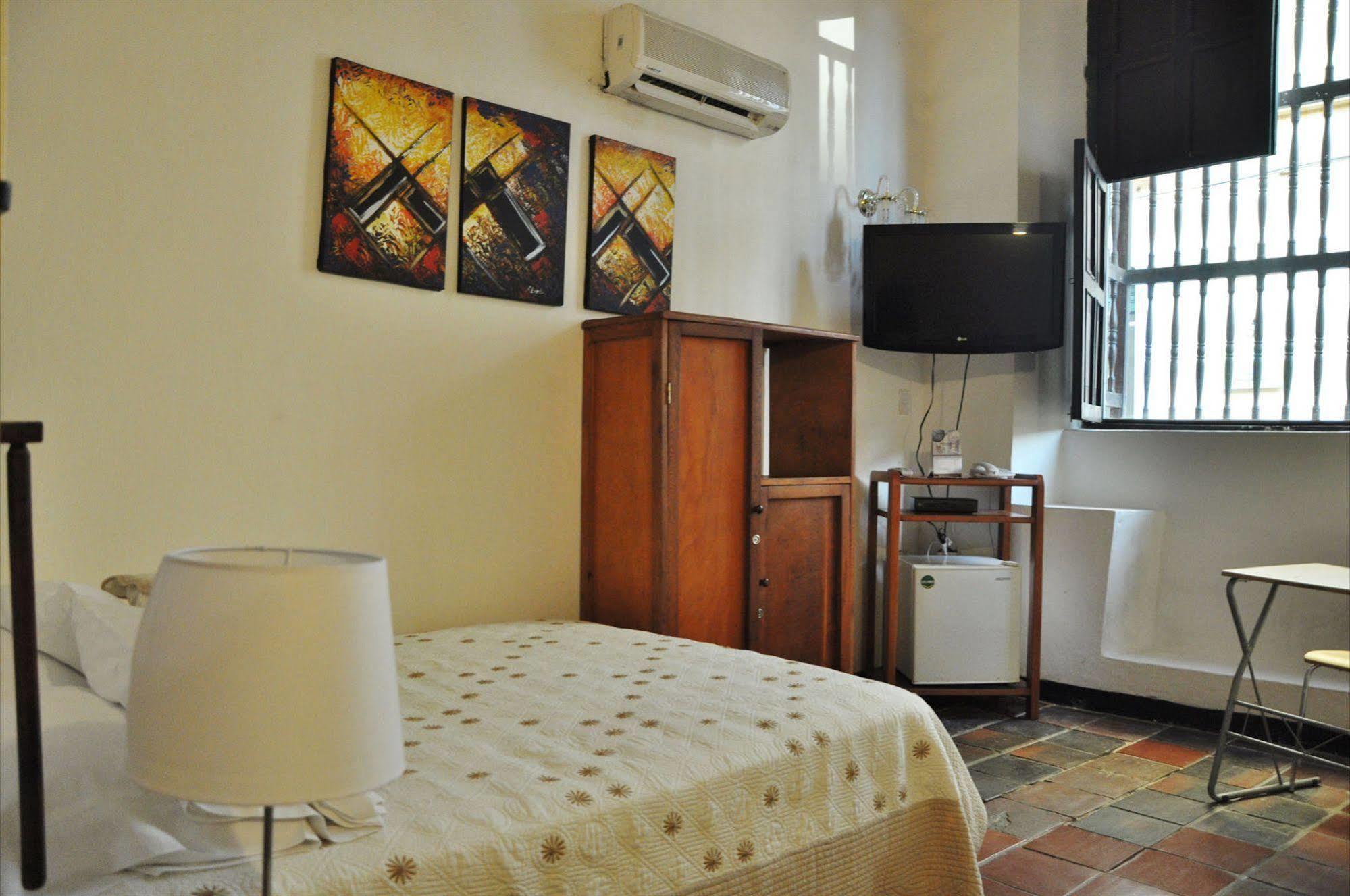 Hotel Puertas De Cartagena Bagian luar foto
