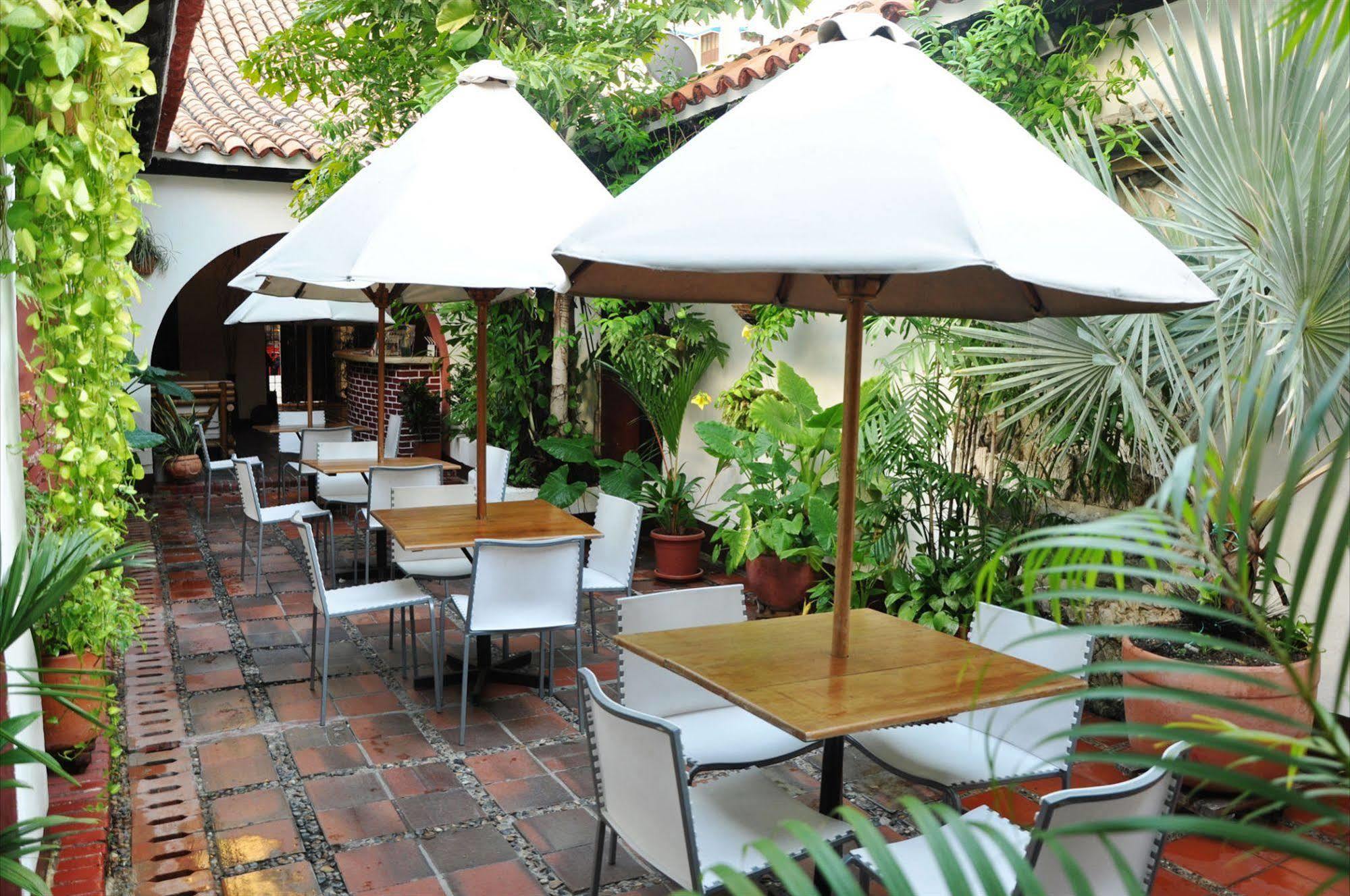 Hotel Puertas De Cartagena Bagian luar foto